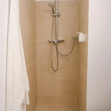 Mbm Studio Piata Romana Square דירה
